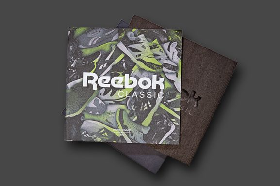Referenz Katalogproduktion & Bildbearbeitung – Reebok Classic Cover Gedruckter Produktkatalog Reebok Classic mit geprägtem Einband – High-End-Bildbearbeitung, Farbmanagement und Druckvorstufe für Marken und A