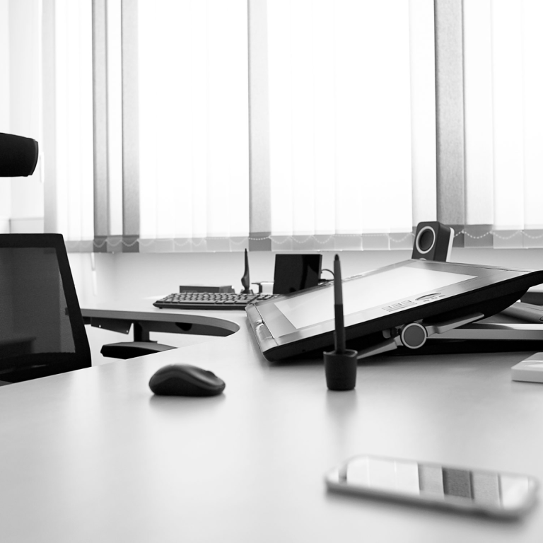 Arbeitsplatz Bildbearbeitung Arbeitsplatz für professionelle Bildbearbeitung und KI Bildgenerierung